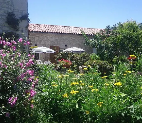 Chambres D'hotes Domaine De La Rose Des Vents * Castelnau-sur-l'Auvignon